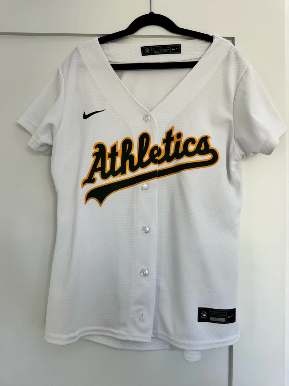 Nike White Oakland Athletics women’s baseball Jersey with Green & Gold Script